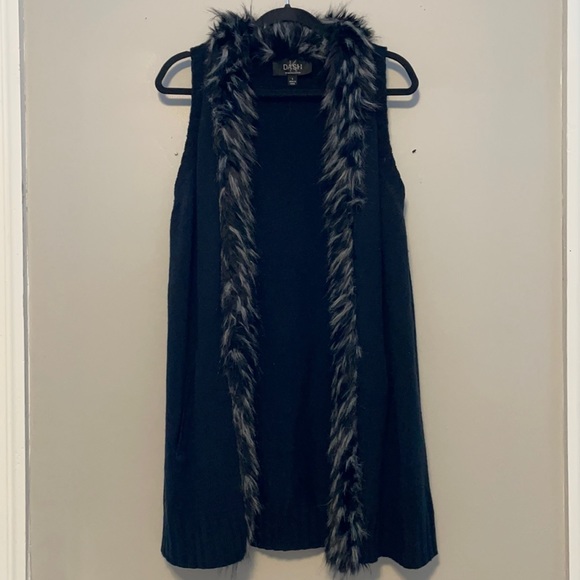 K-Dash by Kardashain Black Sweater Vest with Faux Fur Trim - Picture 1 of 4